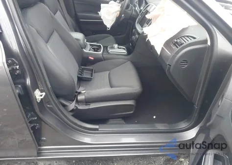 2023 Chrysler 300 Touring z USA, uszkodzony, nr VIN 2C3CCAAG9PH637291